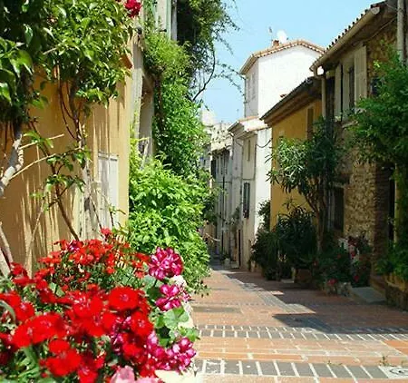 Vieil Apartment