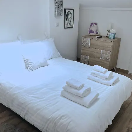 Vieil Apartment *