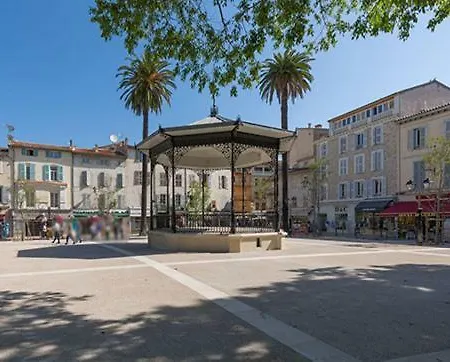 Vieil Apartment